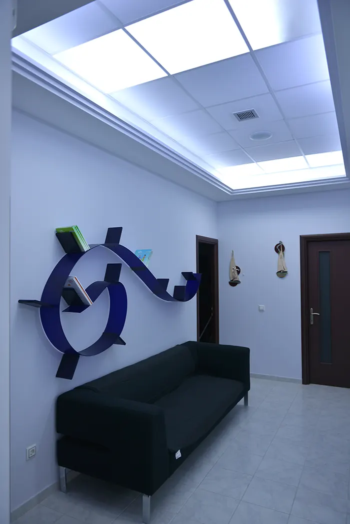 Διάδρομος με καθίσματα αναμονής